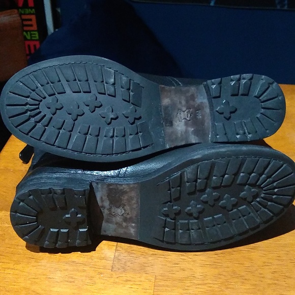 Tory Burch Selena distressed boots - Picture 4 of 7